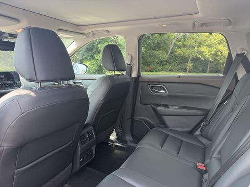 Used 2021 Nissan Rogue SL w/ Premium Package AWD/4WD image 12