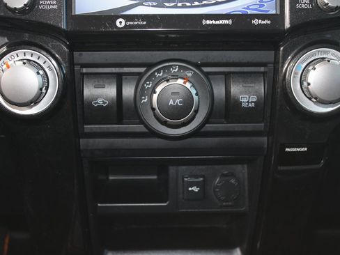 Used 2021 Toyota 4Runner Venture image 18