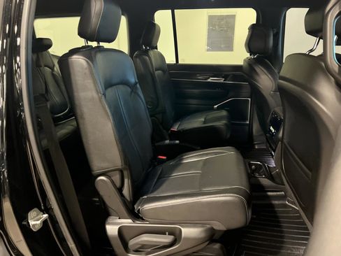 Used 2022 Jeep Wagoneer Series III w/ Flexible Seating Group AWD/4WD image 38