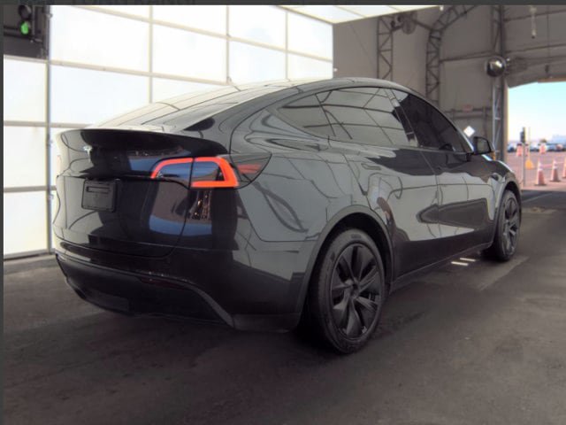 Used 2024 Tesla Model Y Long Range RWD image 3