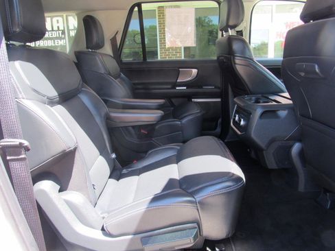 Used 2025 Ford Expedition Max Platinum AWD/4WD image 41