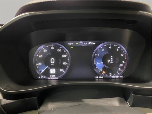 Used 2022 Volvo XC40 T5 Momentum AWD/4WD image 17