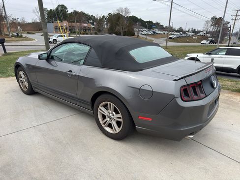 Used 2013 Ford Mustang Convertible image 5