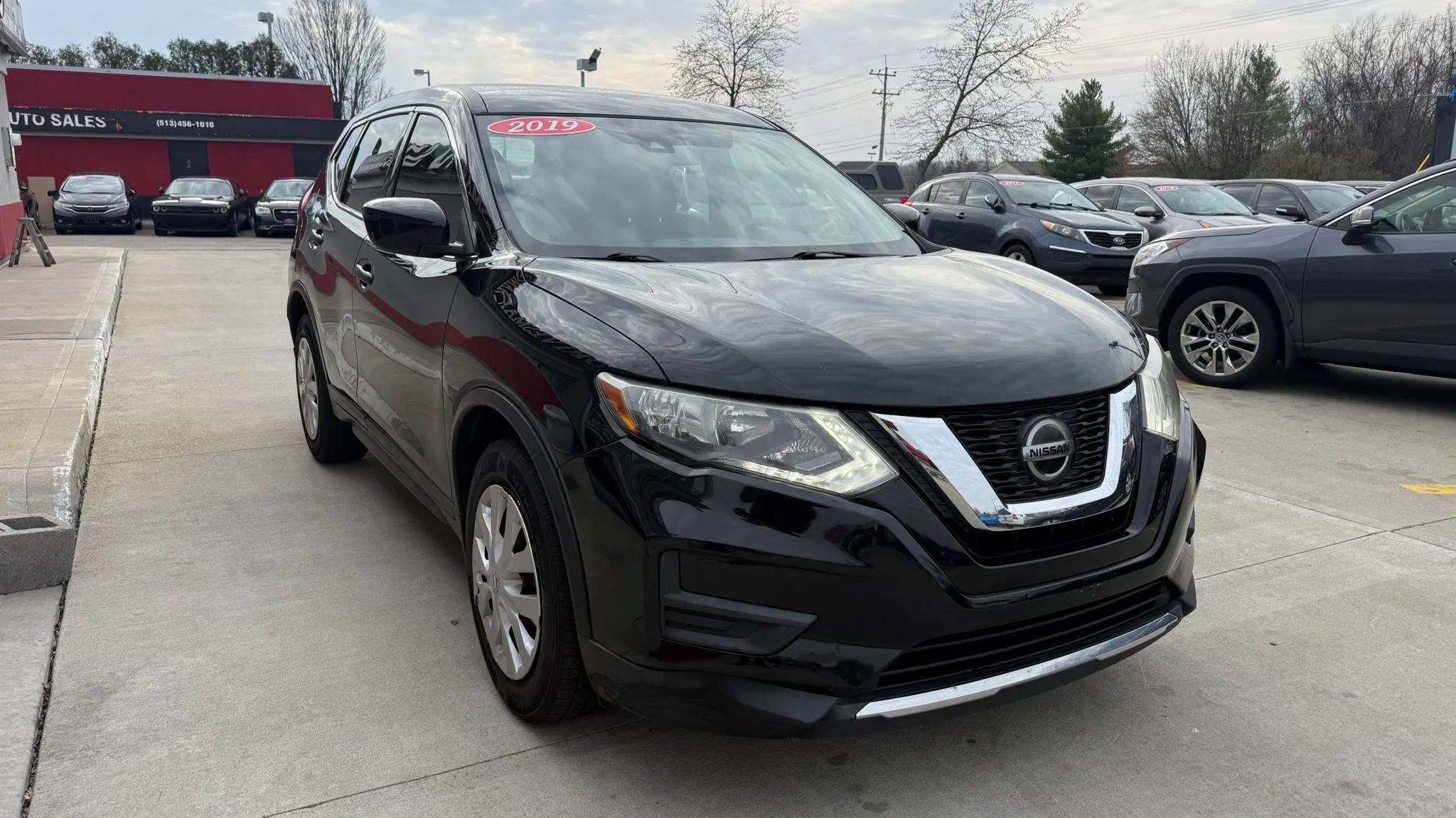 Used 2019 Nissan Rogue S FWD image 2