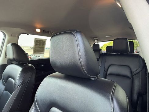 Used 2022 Nissan Pathfinder SL AWD/4WD image 11
