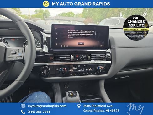 Used 2026 Nissan Pathfinder SV AWD/4WD image 18