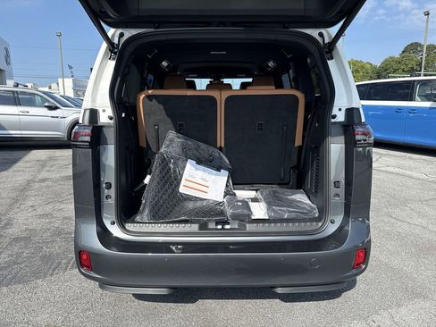 New 2025 Volkswagen ID. Buzz Pro S RWD image 39