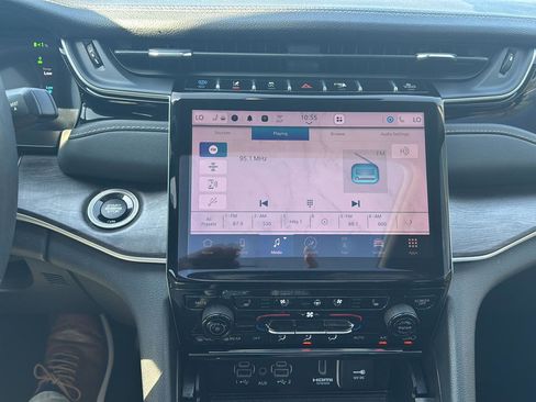 Used 2023 Jeep Grand Cherokee 30th Anniversary AWD/4WD image 14