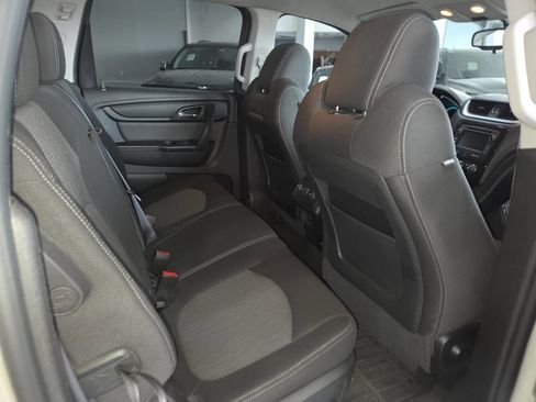 Used 2015 Chevrolet Traverse LT w/ Style and Technology Package FWD image 29