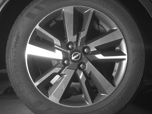 Used 2025 Nissan Versa SV FWD image 15