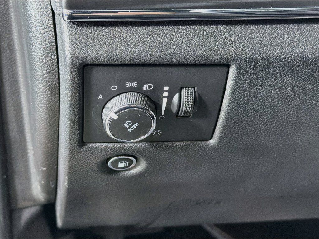 Used 2021 Jeep Grand Cherokee Limited AWD/4WD image 10