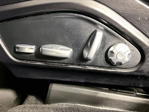 Used 2018 Porsche Panamera image 33