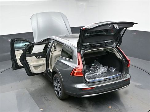 New 2026 Volvo V60 B5 Cross Country Plus w/ Protection Package Premier image 51