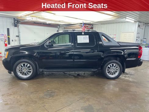 Used 2011 Chevrolet Avalanche LT w/ Luxury Package image 2