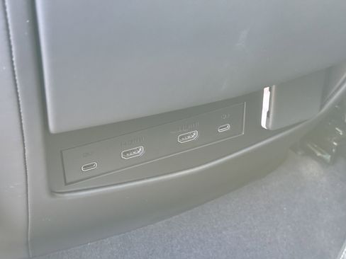 Certified 2025 Cadillac Escalade Premium Luxury Platinum AWD/4WD image 17