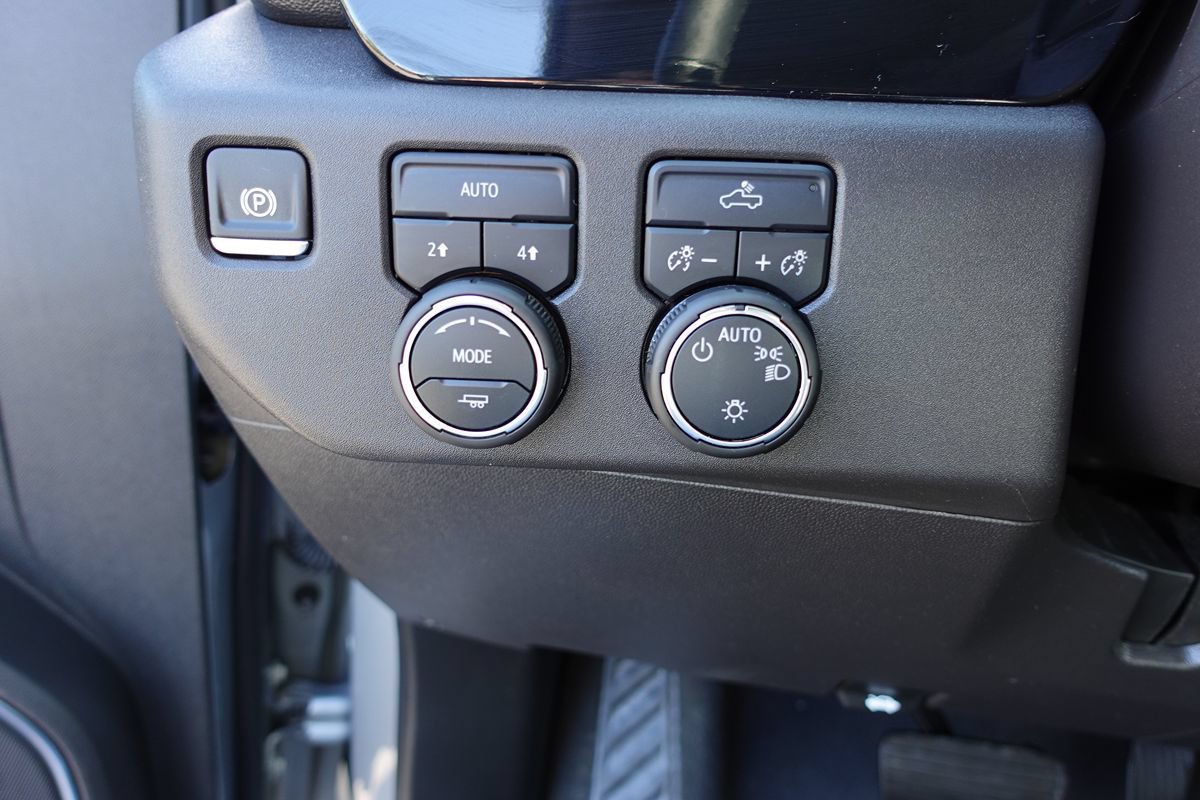 Used 2024 Chevrolet Silverado 1500 LT AWD/4WD image 55