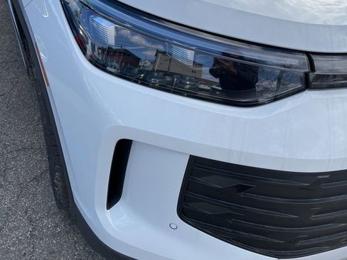 New 2026 Volkswagen Tiguan SE image 3