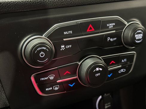 Used 2023 Dodge Charger SXT image 30