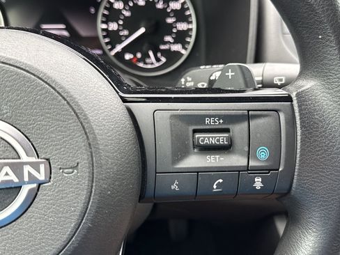 Used 2023 Nissan Rogue SV FWD image 19