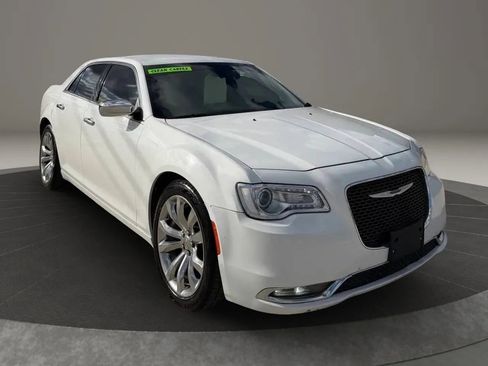 Used 2019 Chrysler 300 Limited RWD image 1