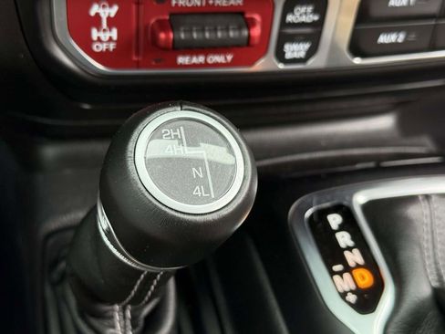 Used 2022 Jeep Wrangler Unlimited Rubicon w/ LED Lighting Group AWD/4WD image 31