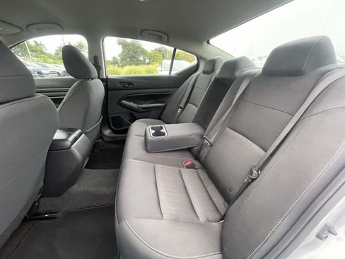 Used 2024 Nissan Altima 2.5 SV FWD image 12