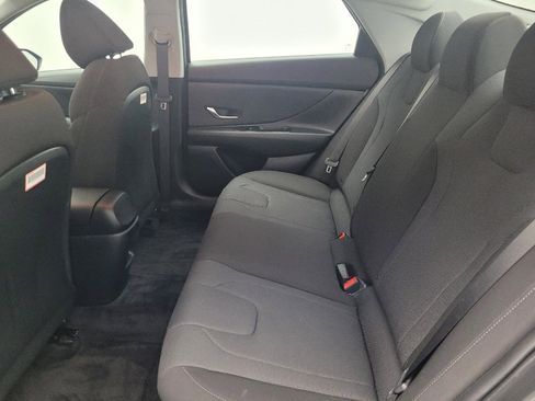 Used 2025 Hyundai Elantra SE image 18