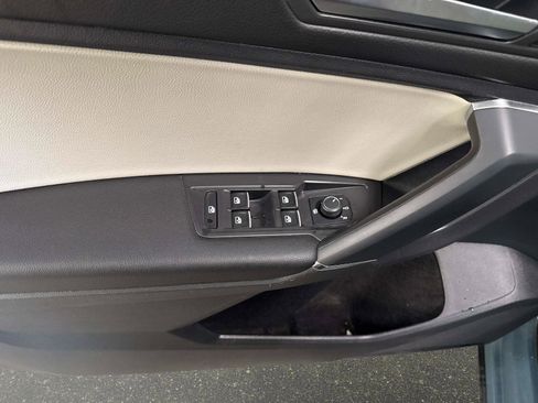 Used 2020 Volkswagen Tiguan SE image 50