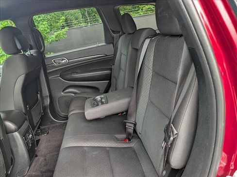 Used 2018 Jeep Grand Cherokee Laredo AWD/4WD image 25