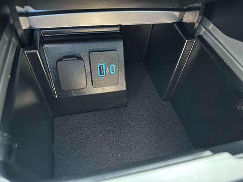 Used 2022 Ford Explorer XLT w/ Equipment Group 202A RWD image 31