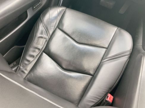 Used 2017 Cadillac Escalade ESV Platinum image 30