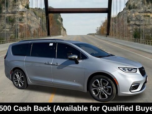 New 2026 Chrysler Pacifica Pinnacle FWD image 1