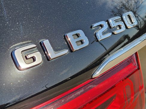 Certified 2022 Mercedes-Benz GLB 250 4MATIC image 11