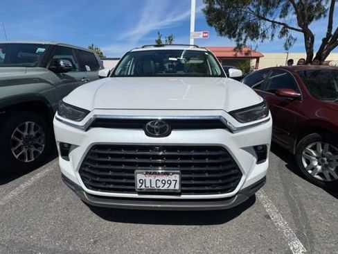 Used 2024 Toyota Grand Highlander Platinum image 3