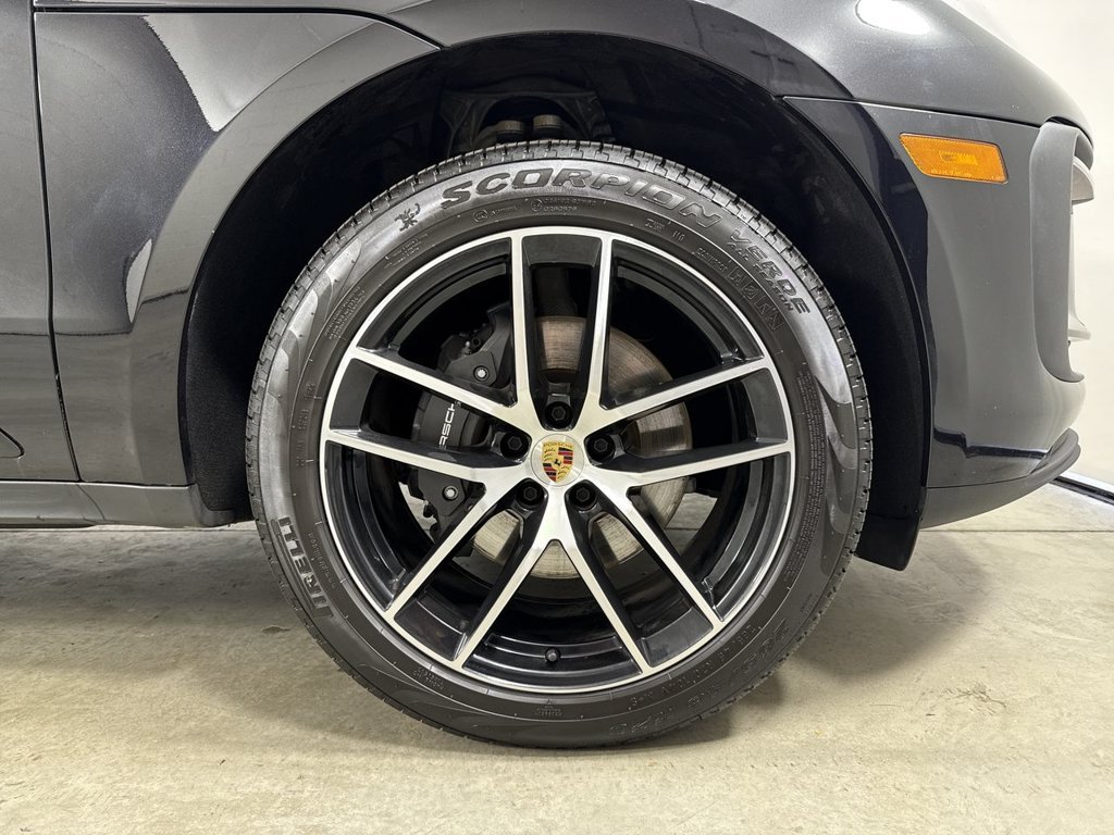 Certified 2023 Porsche Macan AWD/4WD image 15
