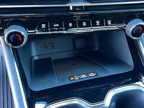 New 2026 Chevrolet Traverse LT w/ Midnight/Sport Edition image 22