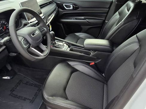 New 2026 Jeep Compass Latitude image 15