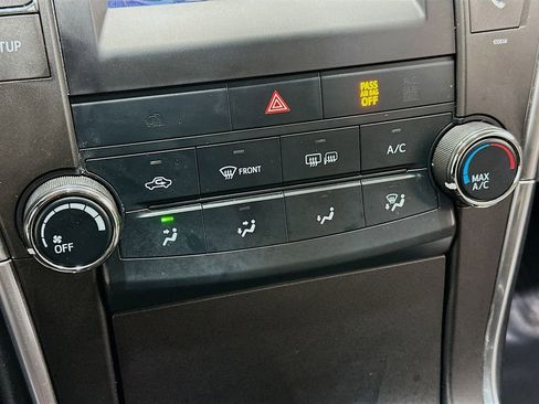 Used 2017 Toyota Camry XLE image 15