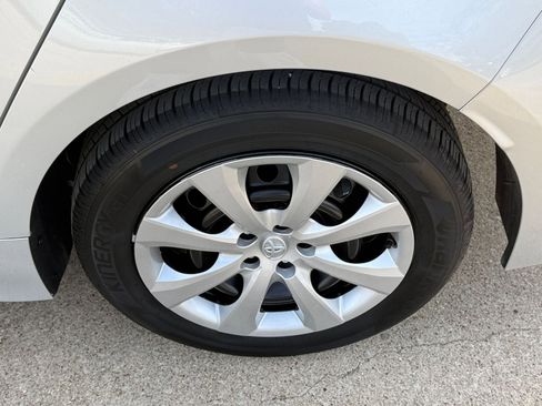 Used 2025 Toyota Corolla LE image 30