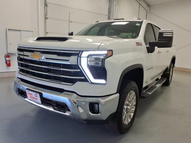 Used 2025 Chevrolet Silverado 2500 LTZ w/ LTZ Premium Package AWD/4WD image 7