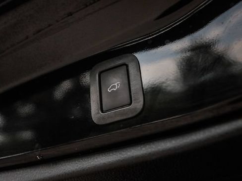 Used 2019 Toyota Highlander XLE AWD/4WD image 63