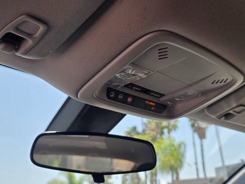 Used 2018 Chevrolet Malibu Hybrid FWD image 32