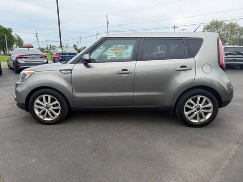 Used 2017 Kia Soul + FWD image 11