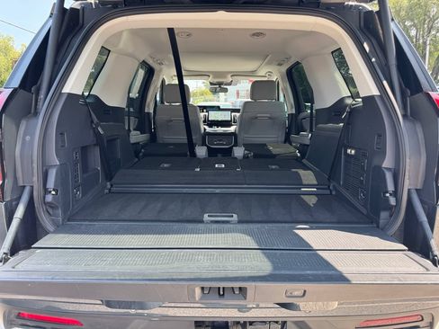 Used 2025 Ford Expedition Active AWD/4WD image 14