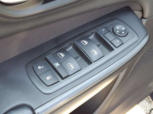 Used 2015 Jeep Cherokee Sport FWD image 18