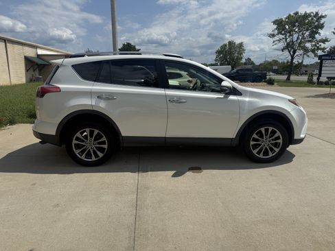Used 2018 Toyota RAV4 Limited FWD image 8