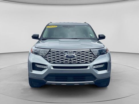 Used 2023 Ford Explorer Platinum w/ Class IV Trailer Tow Package AWD/4WD image 2