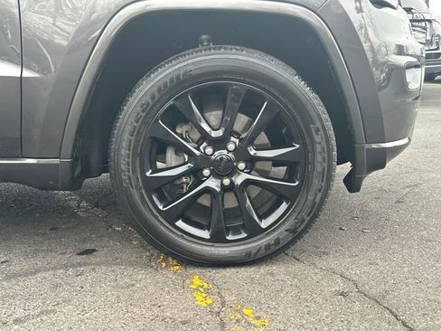 Used 2021 Jeep Grand Cherokee Laredo X image 30