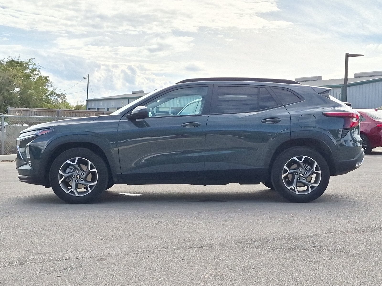 Used 2026 Chevrolet Trax LT FWD image 2