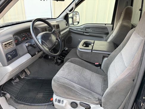 Used 2002 Ford F350 XLT image 2